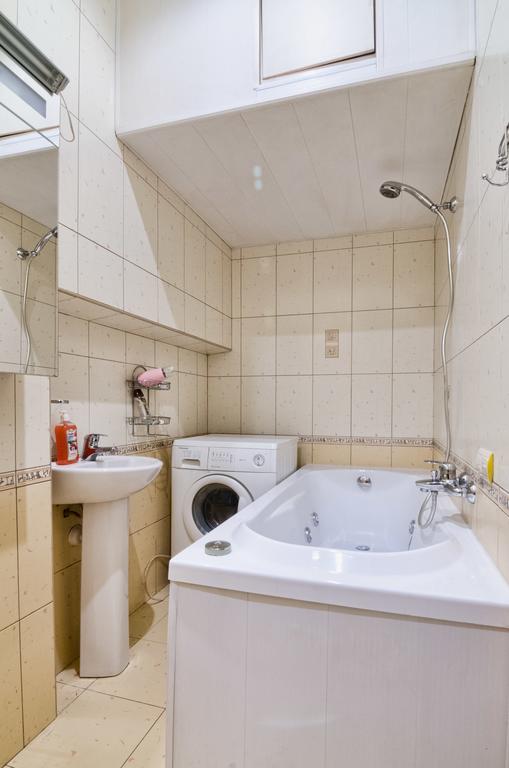 Apartamenty Lesi Ukrainky 17 Lviv Exterior photo